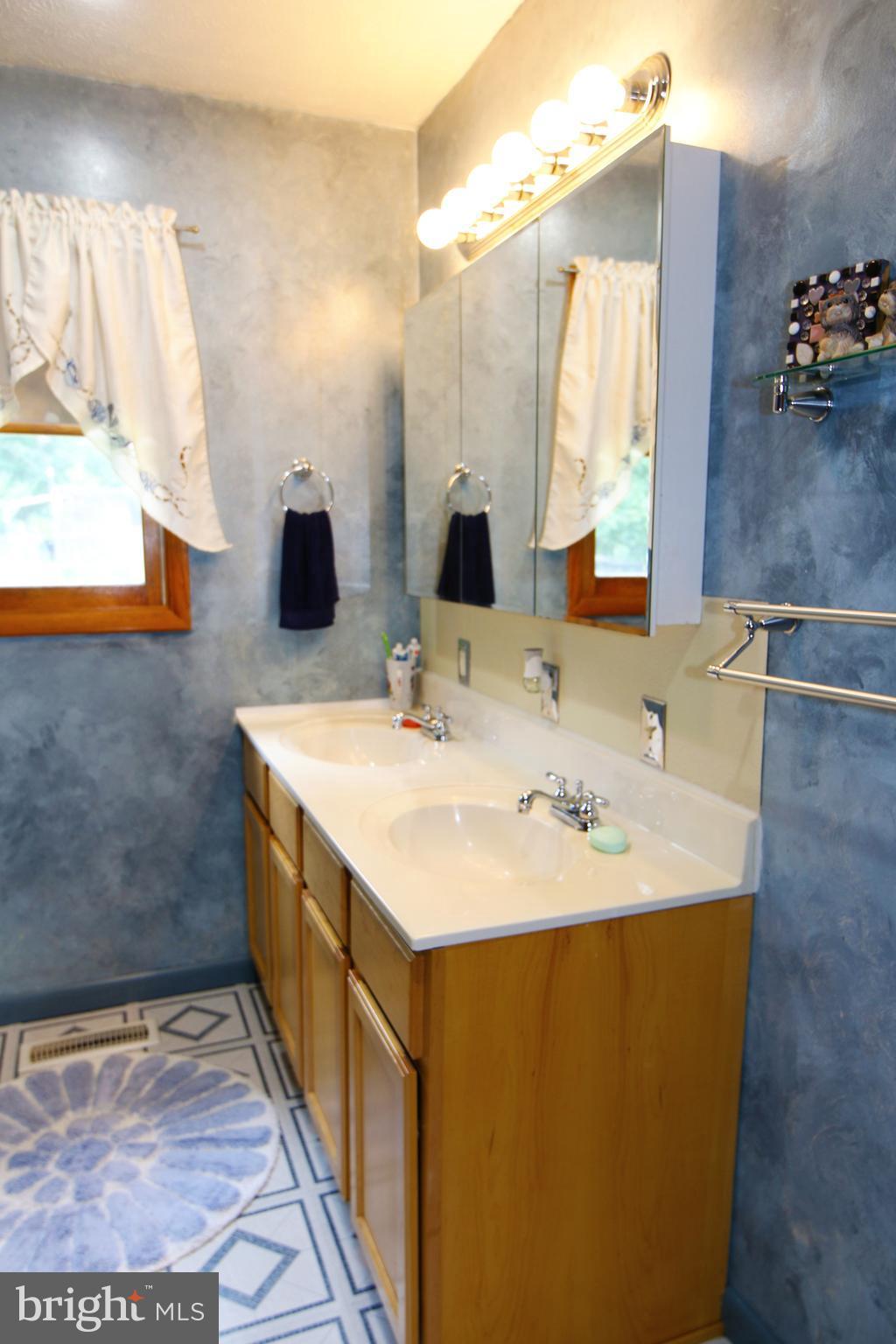 1054 Fulton Road Hedgesville, WV 25427 - Photo 9 of 26 Bath