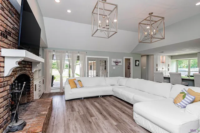 $485,000 | 15725 El Ranchitos Avenue, Pride, LA 70770