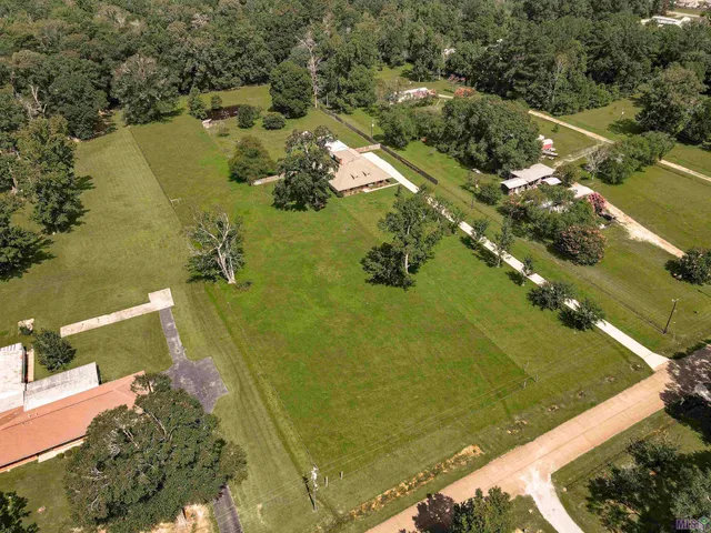 $485,000 | 15725 El Ranchitos Avenue, Pride, LA 70770