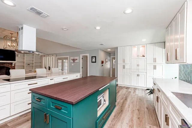 $485,000 | 15725 El Ranchitos Avenue, Pride, LA 70770