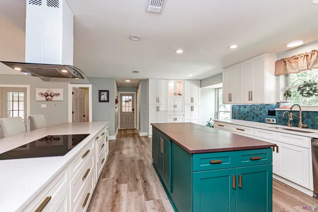 $485,000 | 15725 El Ranchitos Avenue, Pride, LA 70770