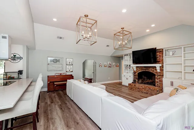 $485,000 | 15725 El Ranchitos Avenue, Pride, LA 70770