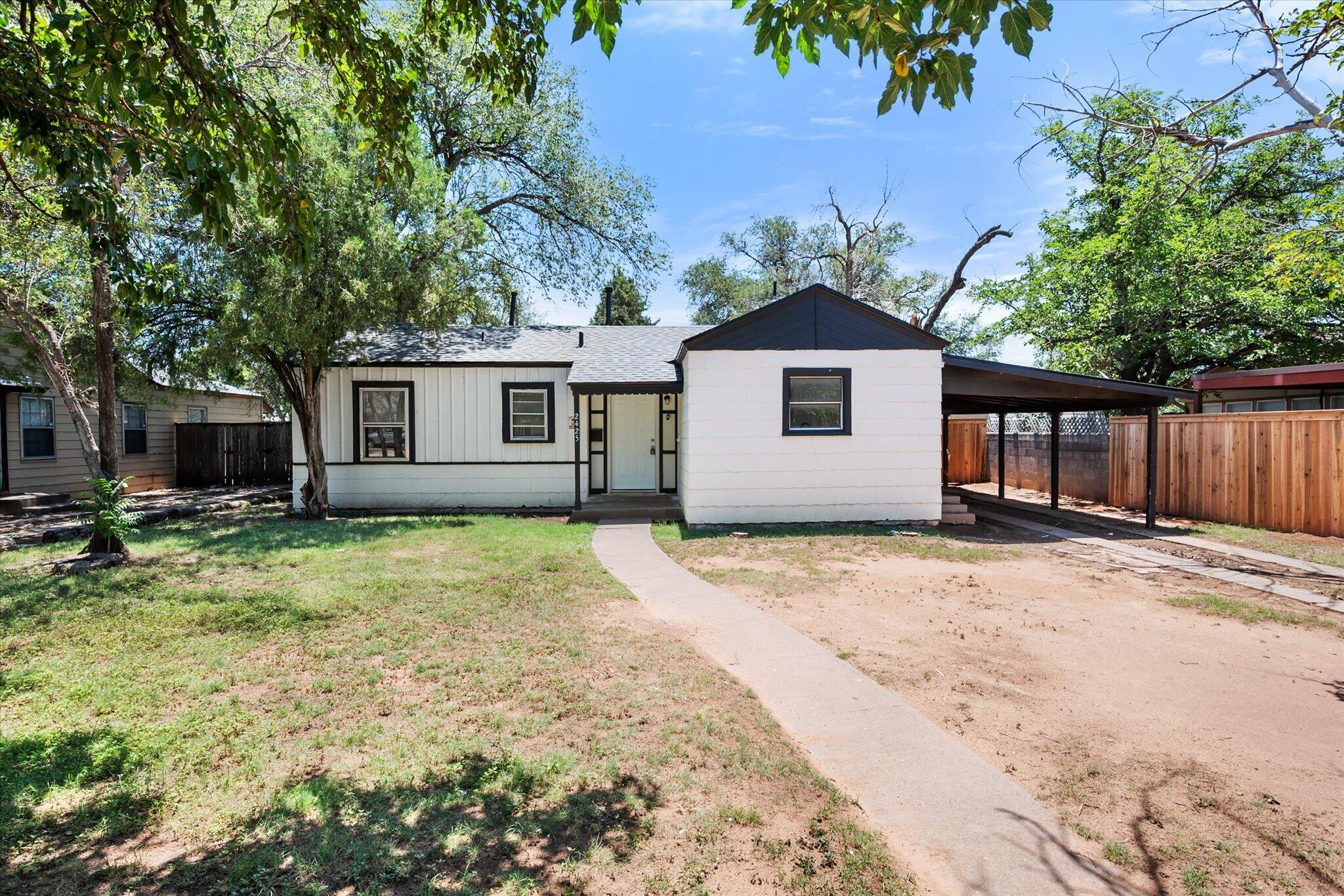 2425 32nd Street Lubbock, TX 79411 - Photo 3 of 20 01-2425 32nd St9624