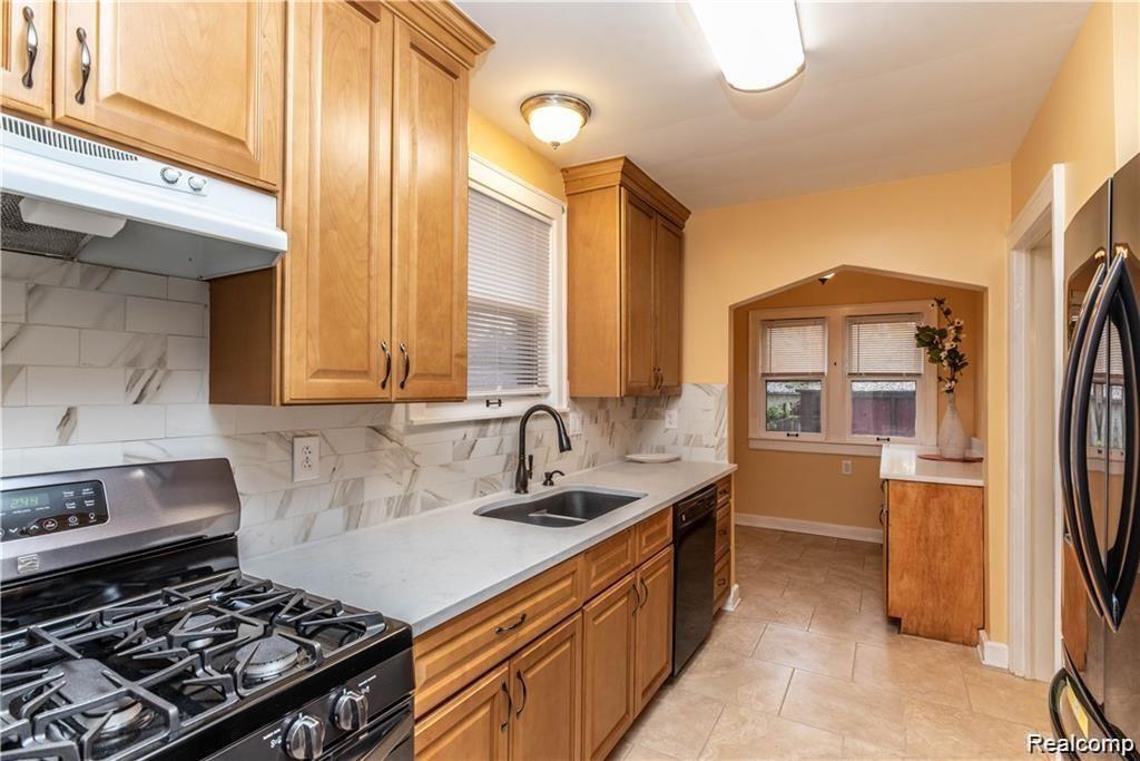 5793 Grayton Street Detroit, MI 48224 - Photo 11 of 32