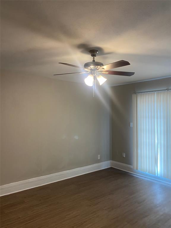 401 Curts Drive Grand Prairie, TX 75052 - Photo 4 of 15