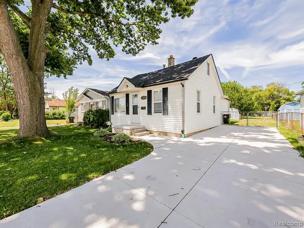 $140,000 | 27819 Lasslett Street, Roseville, MI 48066