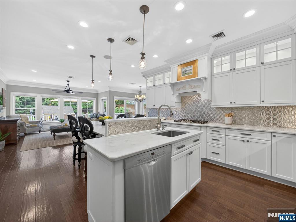 444 Lake Road Wyckoff, NJ 07481 - Photo 12 of 50