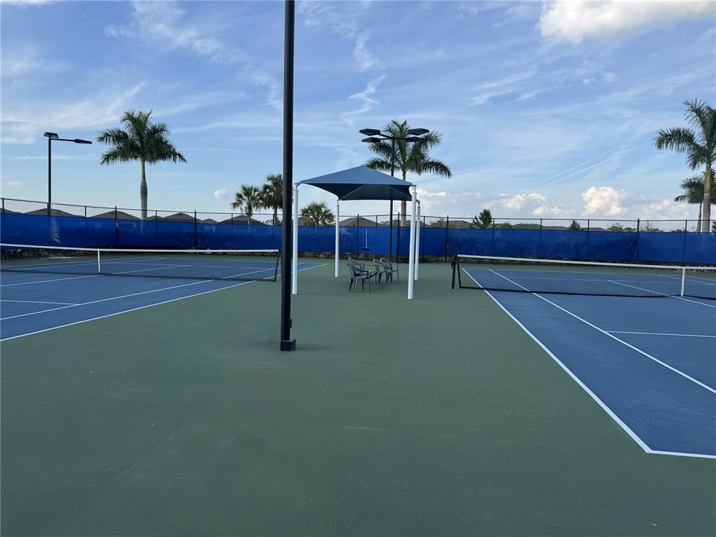 9408 Coastline Way Palmetto, FL 34221 - Photo 36 of 41 a view of a indoor basketball court