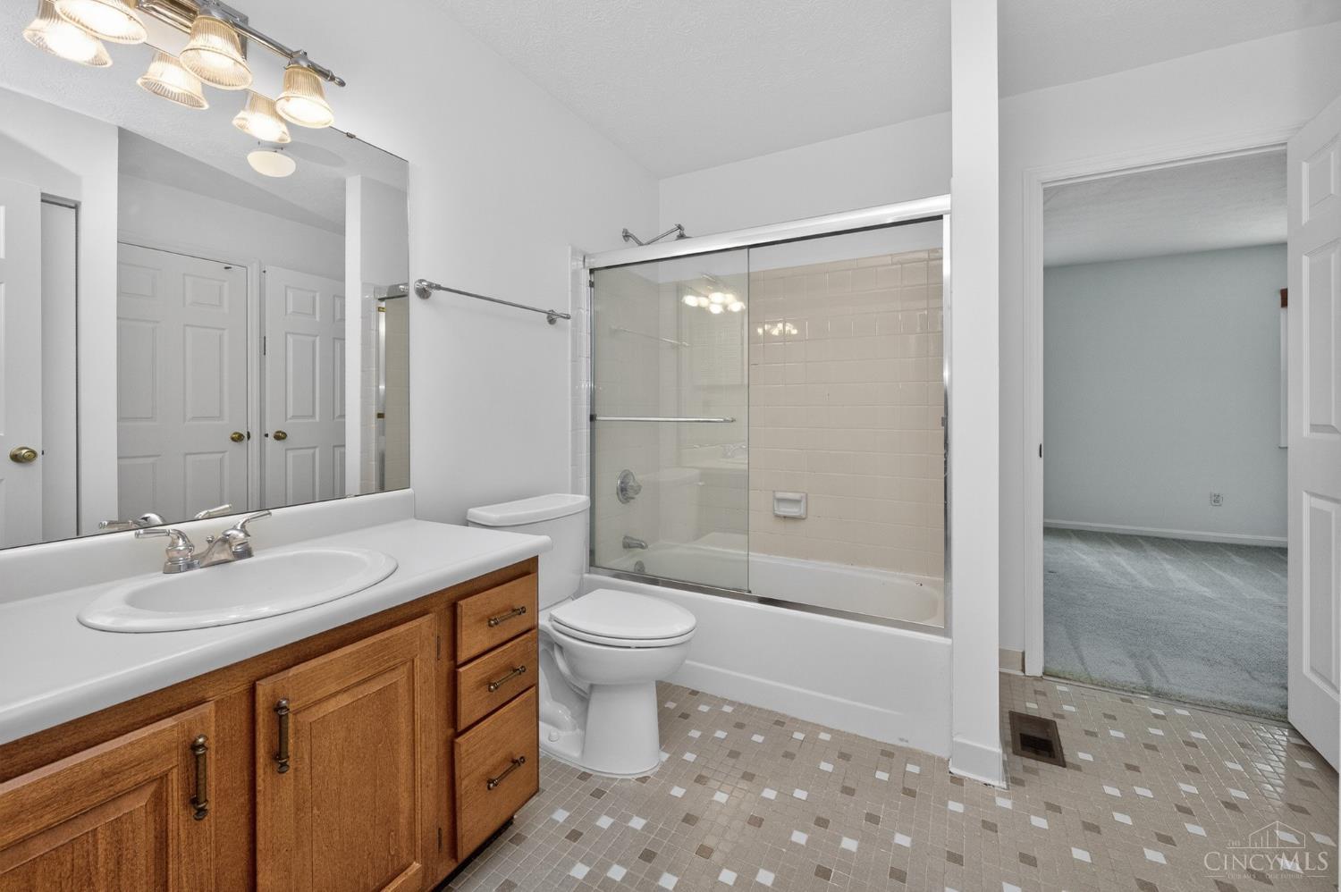 6355 Corbly Road, Unit 4 Cincinnati, OH 45230 - Photo 24 of 43
