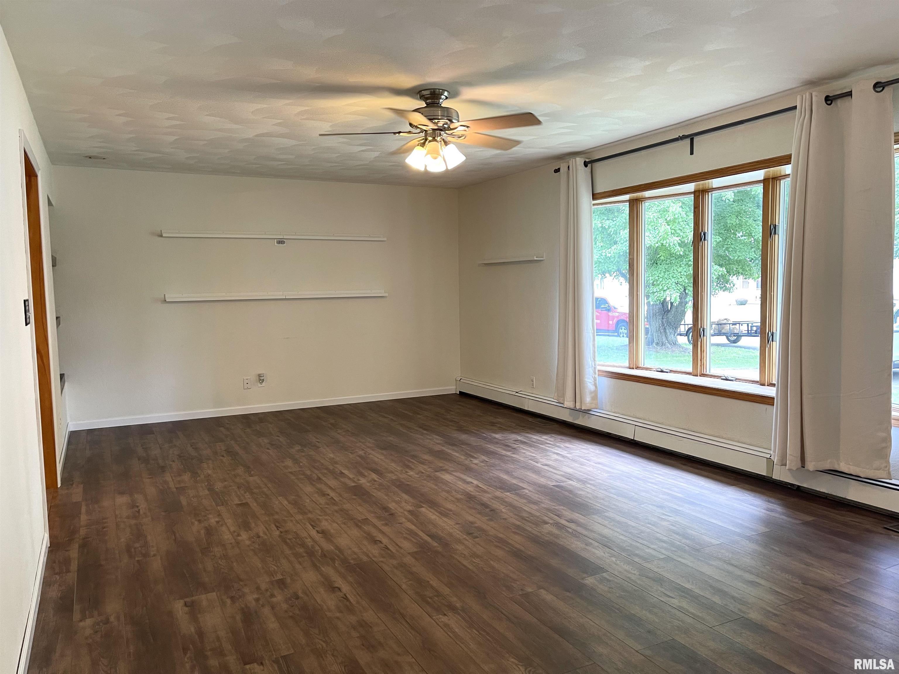 1507 Rutledge Drive Lincoln, IL 62656 - Photo 2 of 13 Gallery Image 2