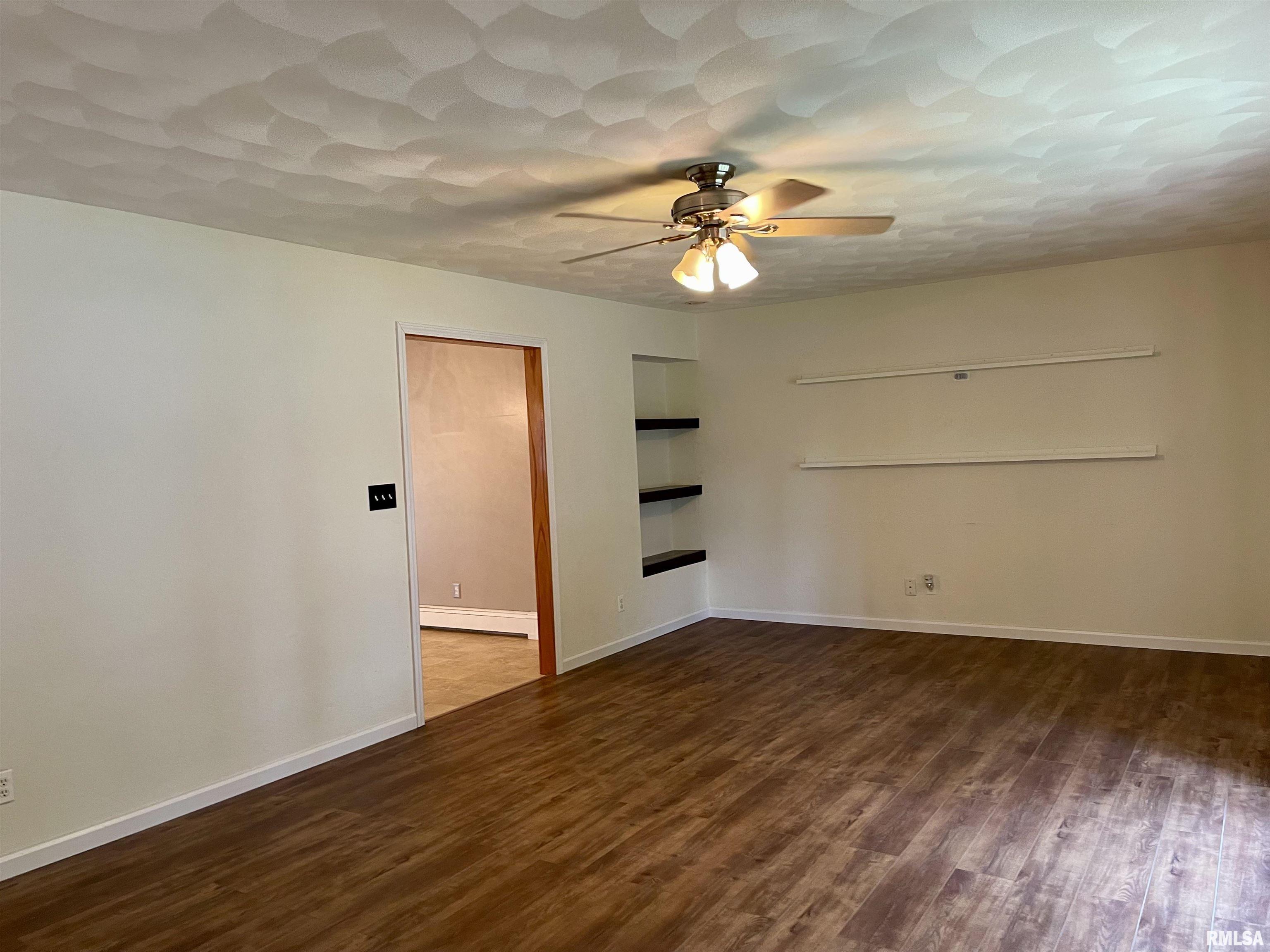 1507 Rutledge Drive Lincoln, IL 62656 - Photo 3 of 13 Gallery Image 3