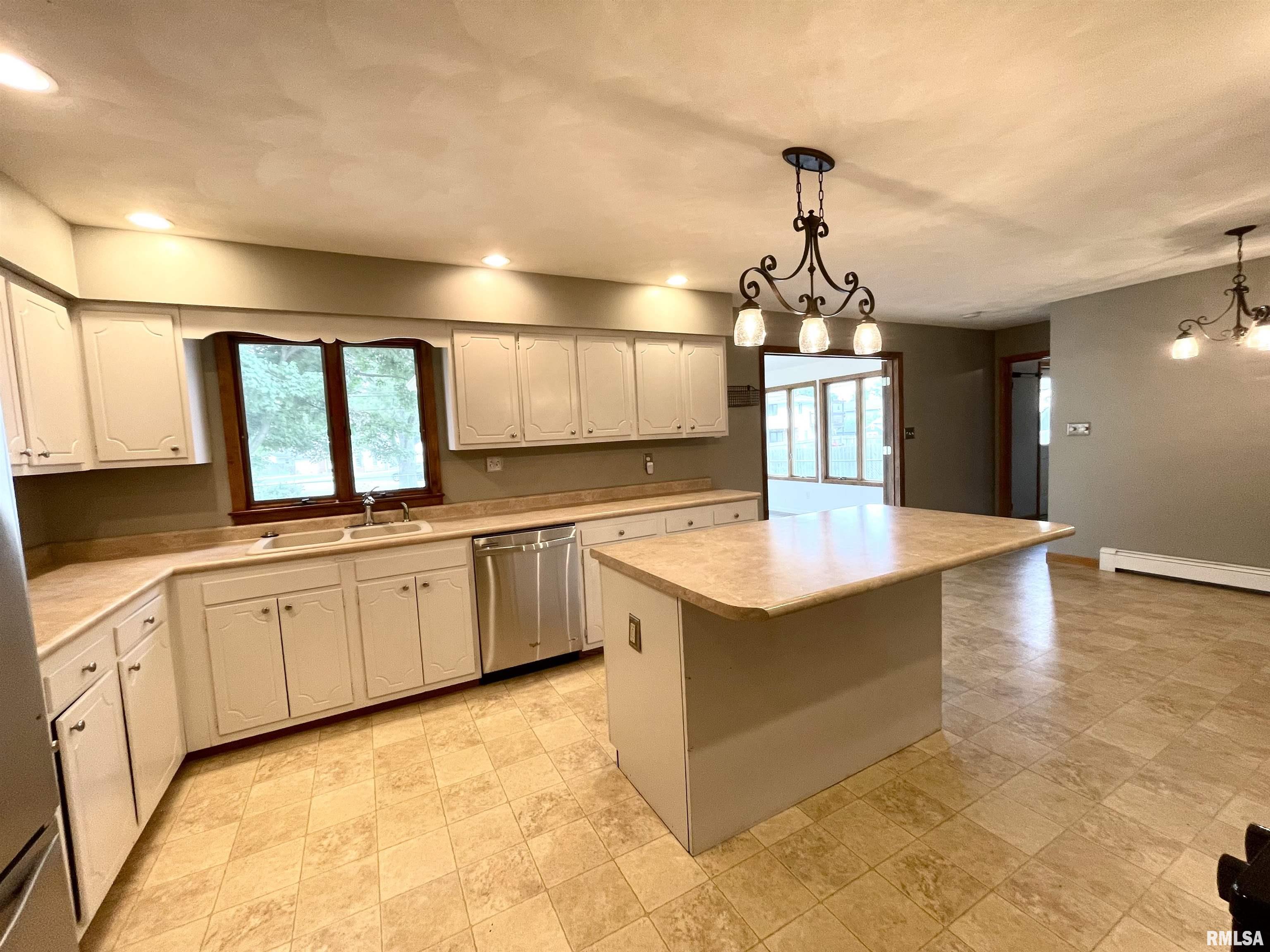 1507 Rutledge Drive Lincoln, IL 62656 - Photo 5 of 13 Gallery Image 5