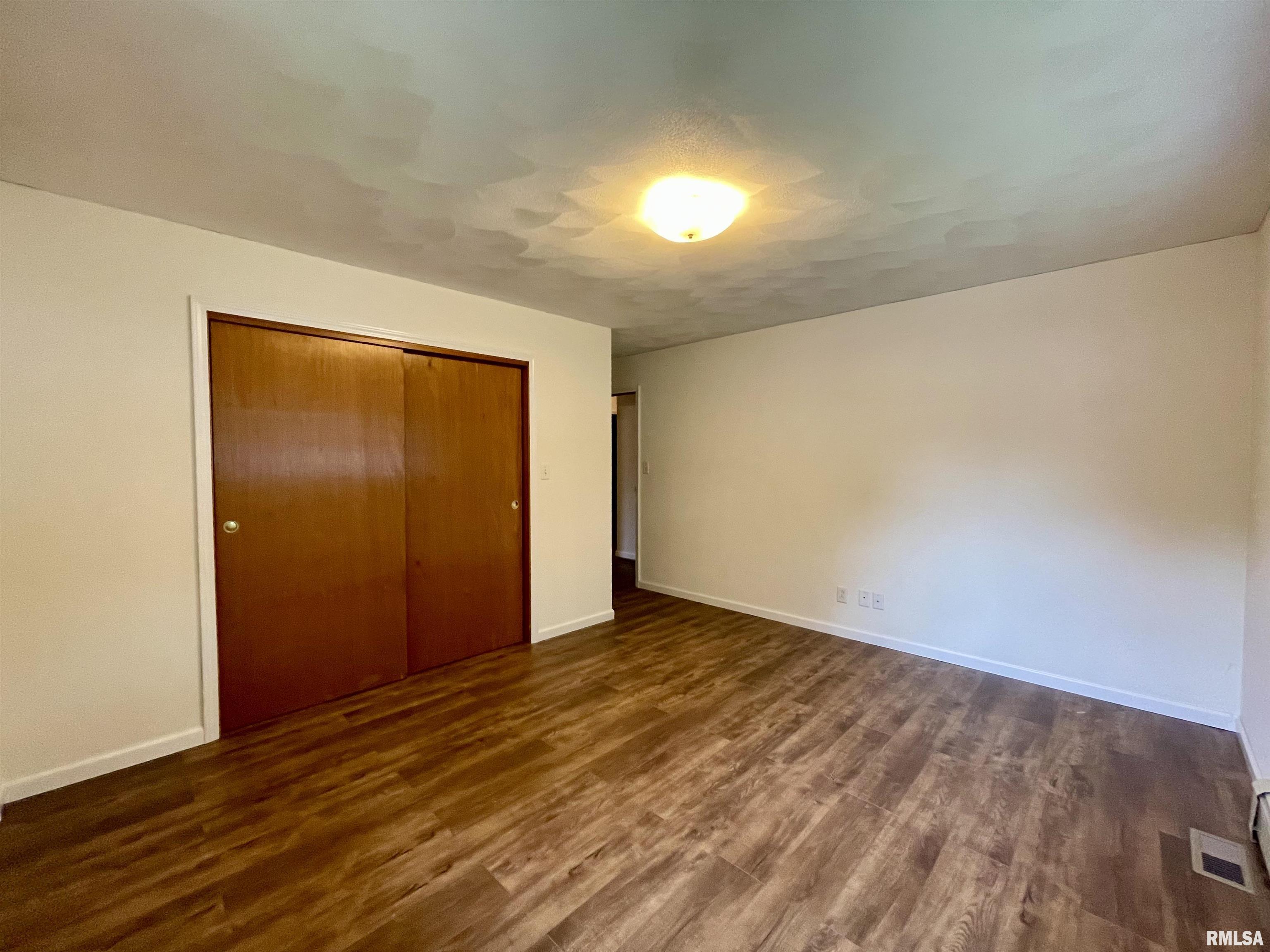 1507 Rutledge Drive Lincoln, IL 62656 - Photo 10 of 13 Gallery Image 10