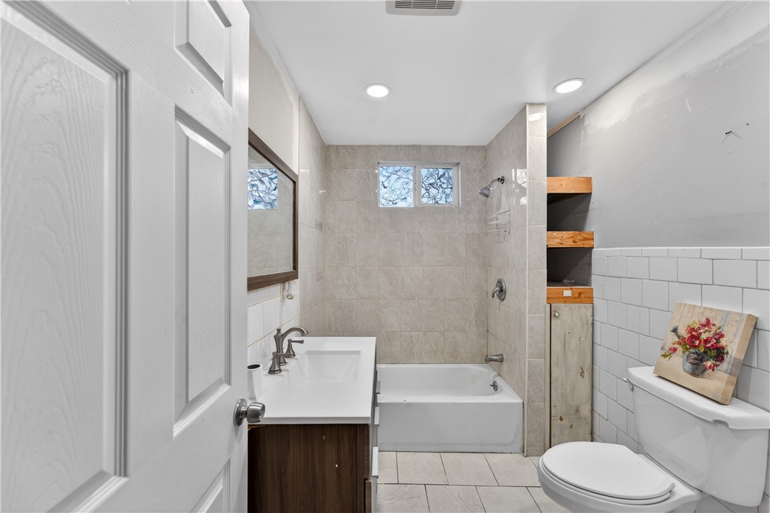 33 Prudence Avenue Providence, RI 02909 - Photo 10 of 17