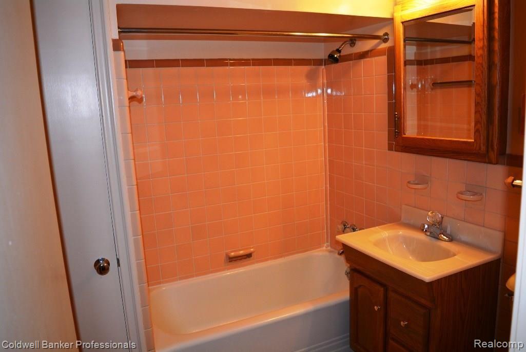 344 Fisher Road Grosse Pointe, MI 48230 - Photo 21 of 27 DSC_1943.JPG