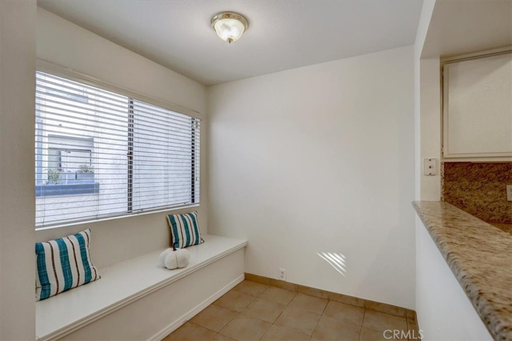1333 Valley View Road, Unit 18 Glendale, CA 91202 - Photo 13 of 52 a bathroom with a bathtub and a window