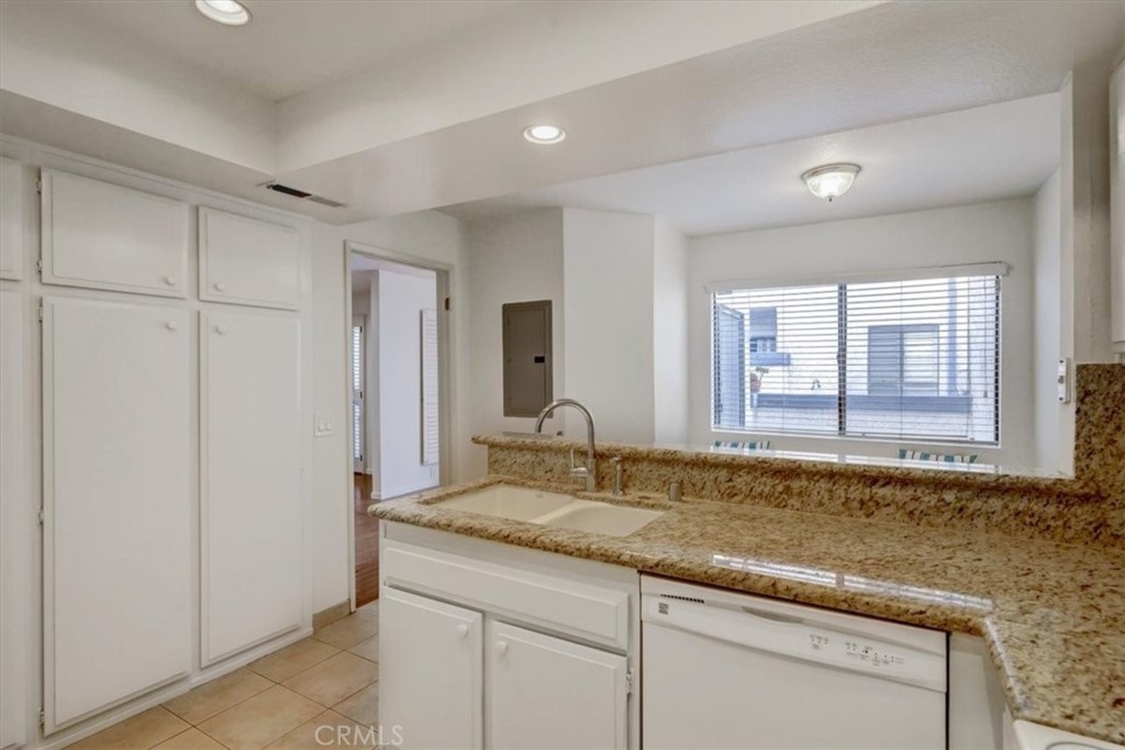 1333 Valley View Road, Unit 18 Glendale, CA 91202 - Photo 14 of 52 a bathroom with a granite countertop sink and a mirror