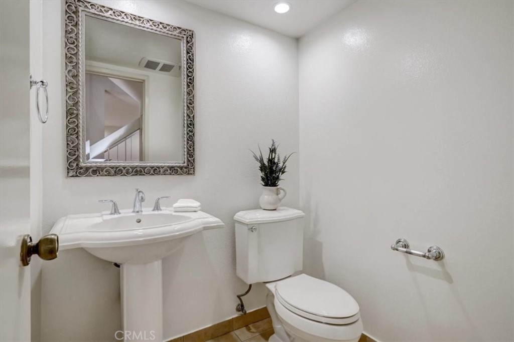 1333 Valley View Road, Unit 18 Glendale, CA 91202 - Photo 18 of 52 a bathroom with a toilet sink and mirror
