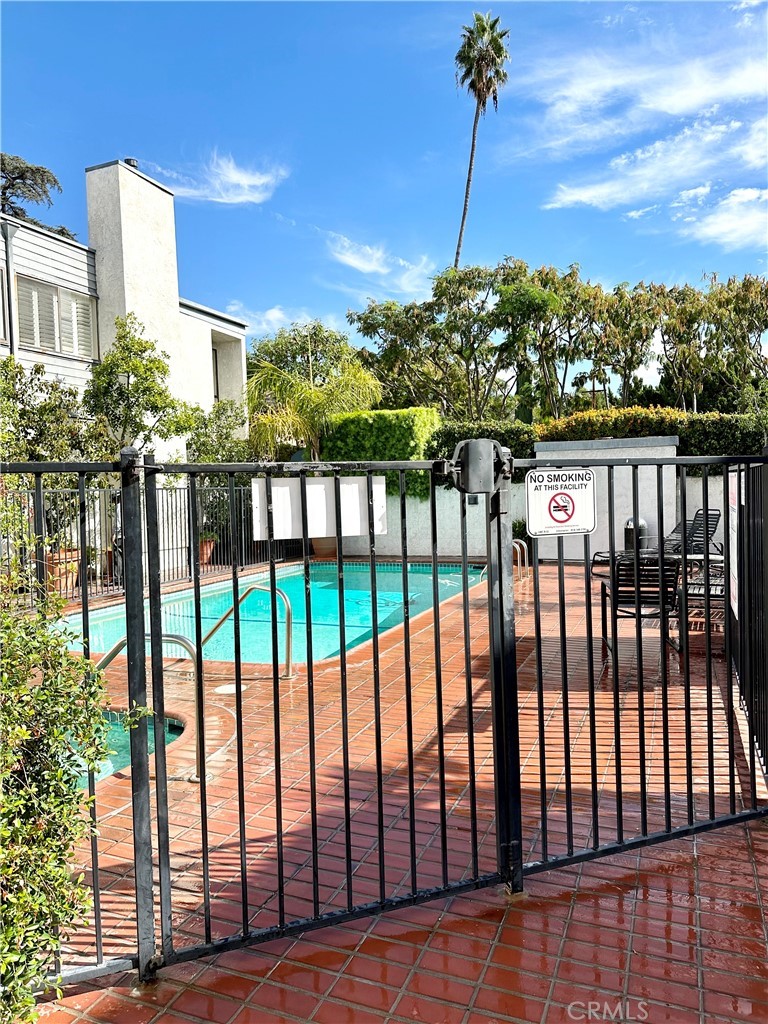 1333 Valley View Road, Unit 18 Glendale, CA 91202 - Photo 52 of 52 a view of a balcony