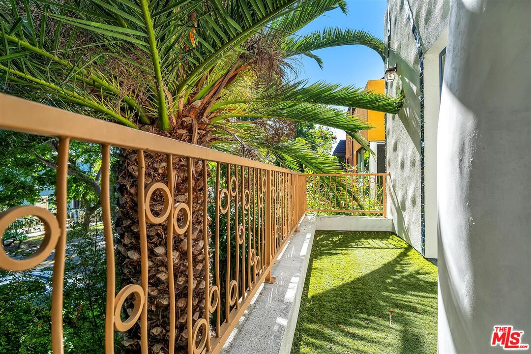 2419 Ocean Avenue Venice, CA 90291 - Photo 11 of 41 a view of a garden