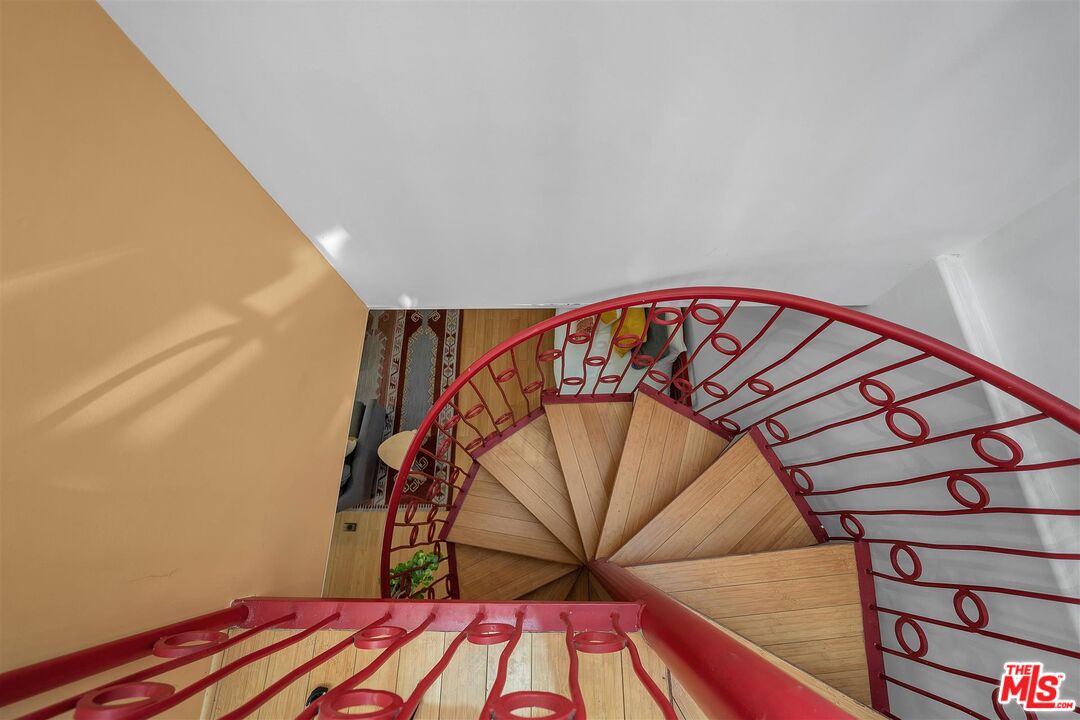 2419 Ocean Avenue Venice, CA 90291 - Photo 17 of 41 a view of an outdoor space and wooden floor