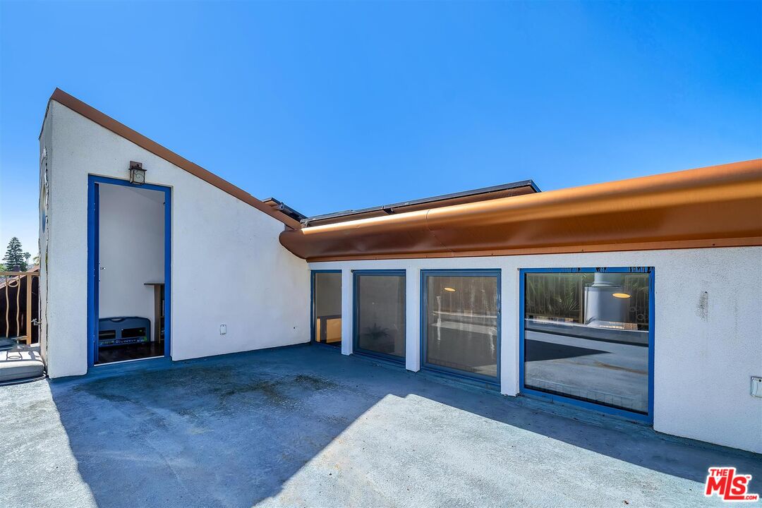 2419 Ocean Avenue Venice, CA 90291 - Photo 30 of 41 a view of an empty room with a fireplace
