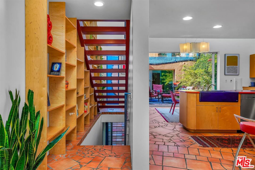 2419 Ocean Avenue Venice, CA 90291 - Photo 34 of 41