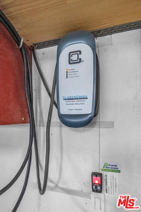 2419 Ocean Avenue Venice, CA 90291 - Photo 39 of 41 a view of washer and dryer