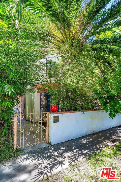 2419 Ocean Avenue Venice, CA 90291 - Photo 41 of 41 a front view of a house with a yard