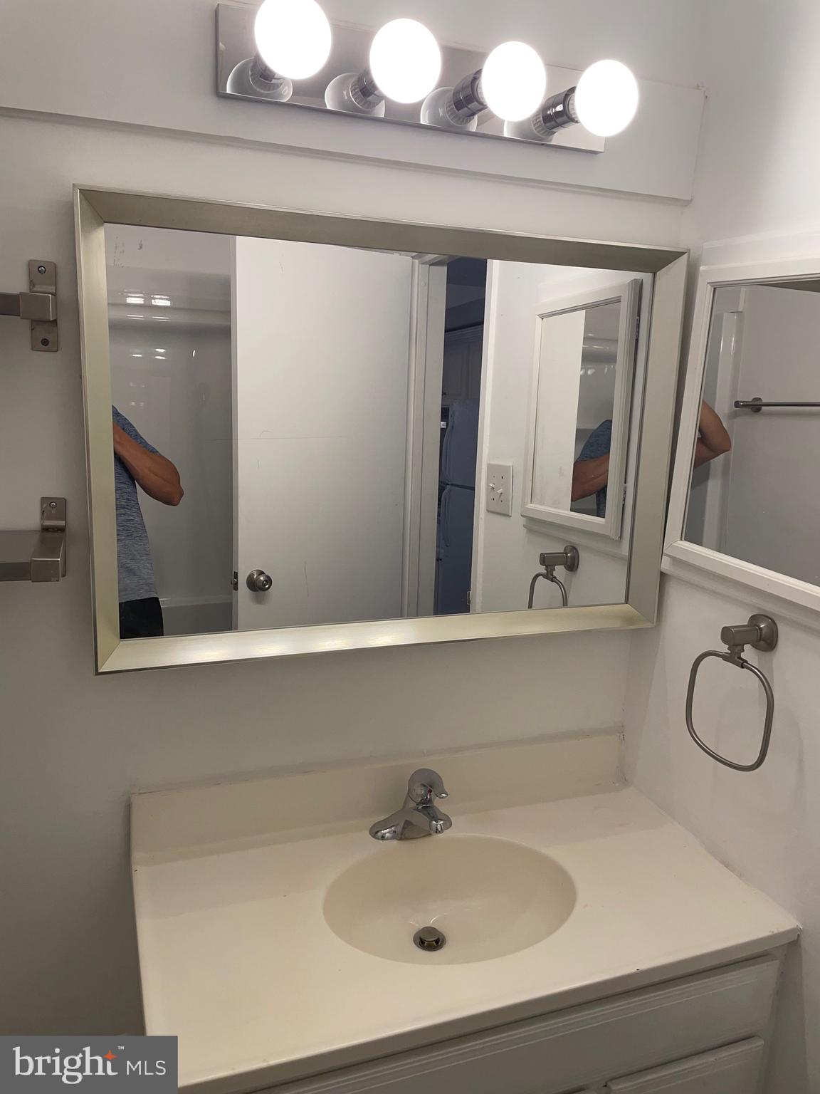 2072 Royal Fern Court, Unit 22B Reston, VA 20191 - Photo 21 of 21 Bathrooms lights