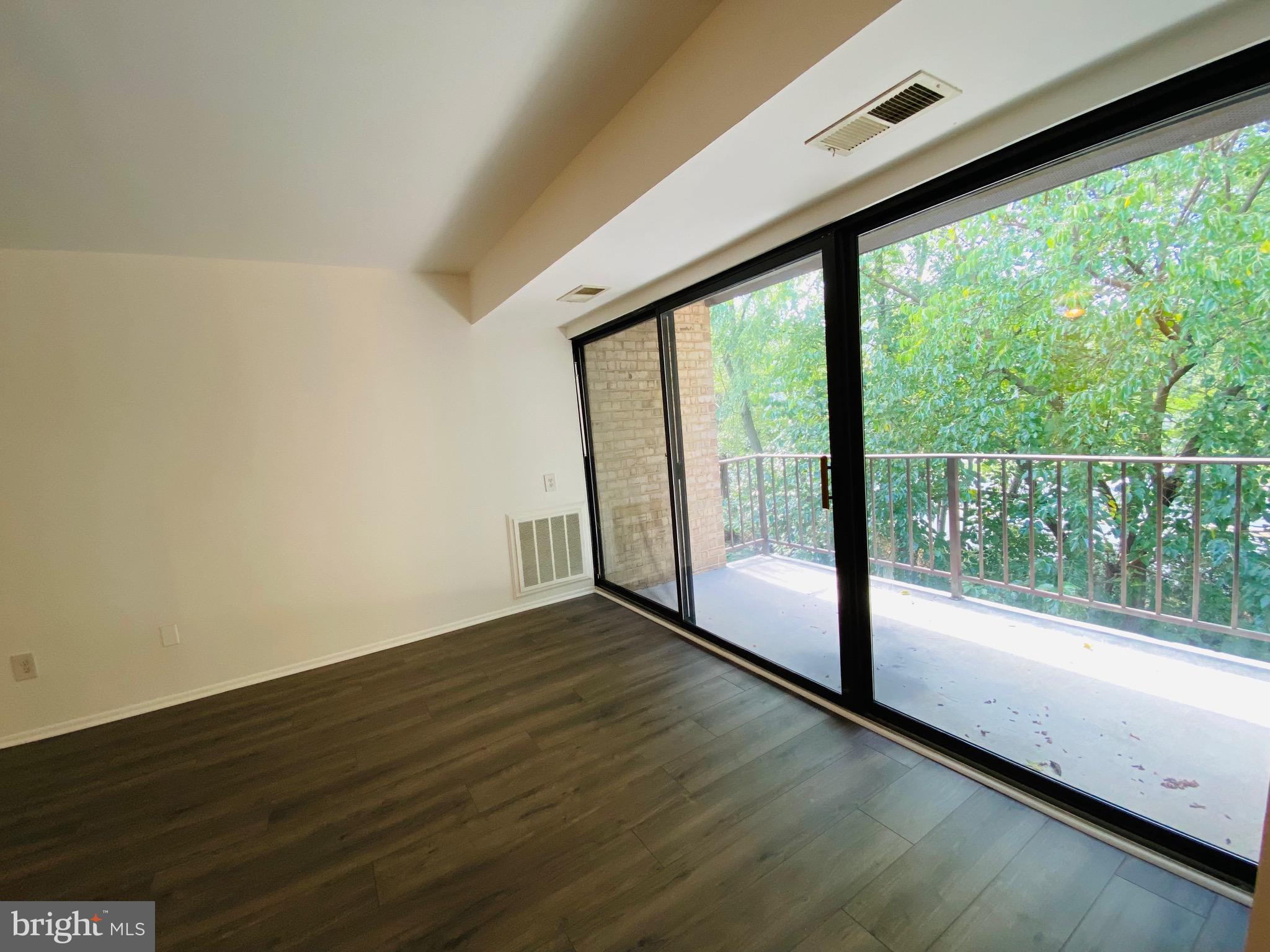 2072 Royal Fern Court, Unit 22B Reston, VA 20191 - Photo 3 of 21 Living Room
