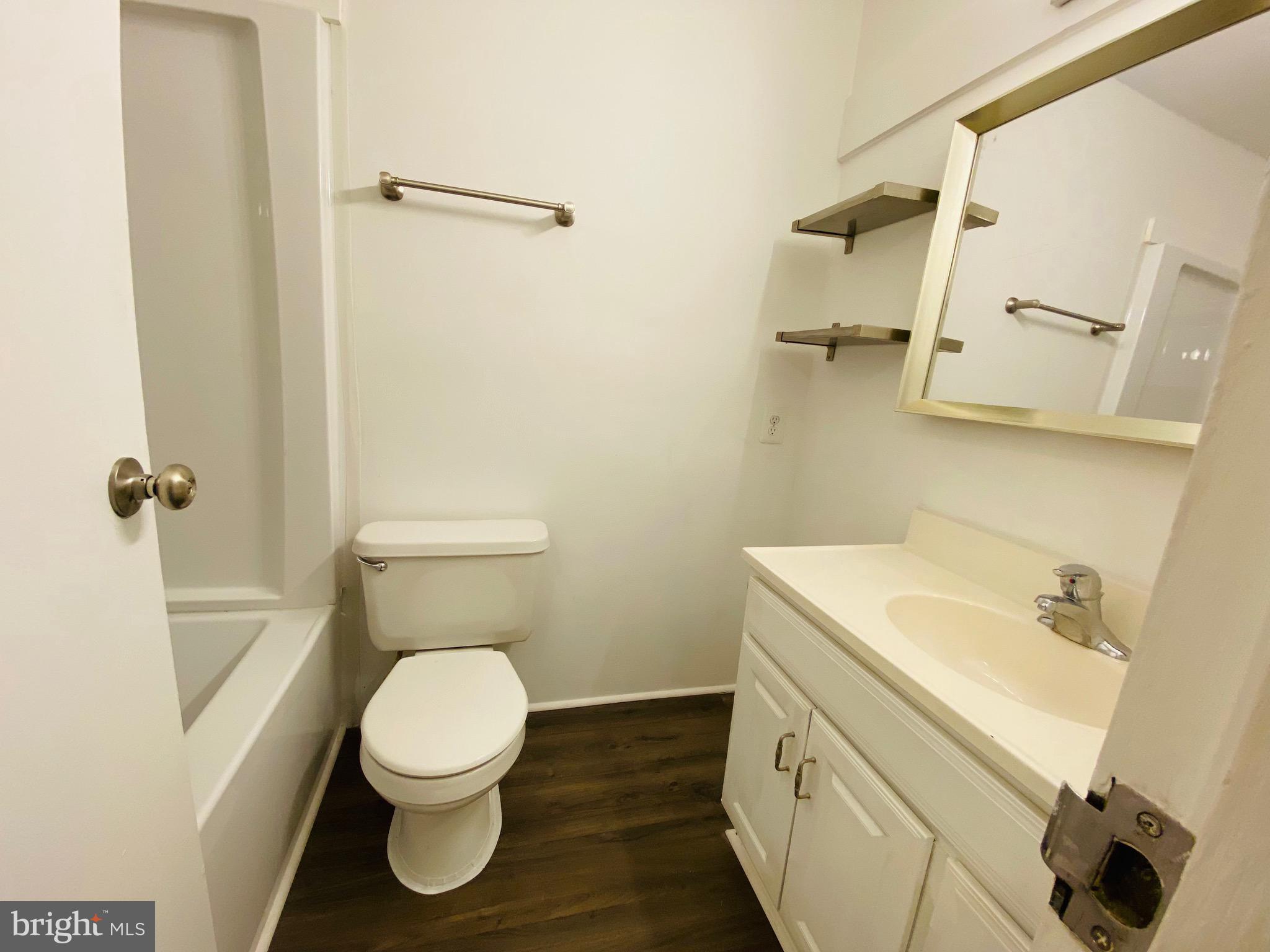 2072 Royal Fern Court, Unit 22B Reston, VA 20191 - Photo 8 of 21 Bathroom