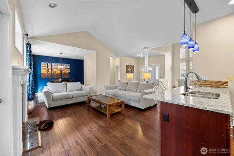 $1,100,000 | 19812 13th Place West, Lynnwood, WA 98036