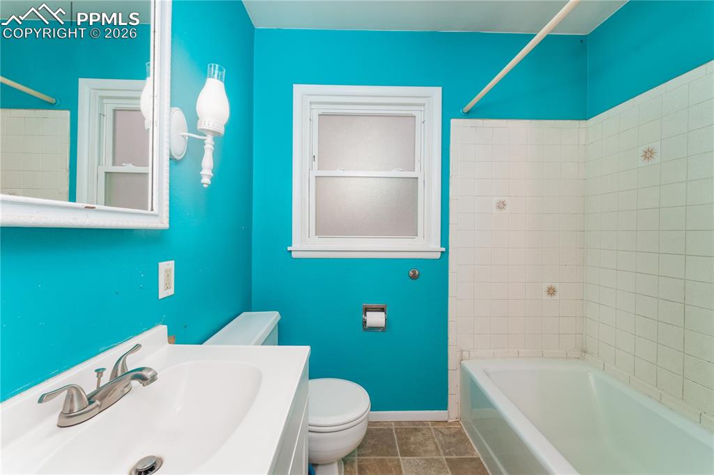 2818 Templeton Gap Road Colorado Springs, CO 80907 - Photo 11 of 27 a bathroom with a sink a toilet and a bathtub