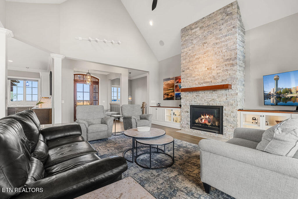 511 Commodore Drive Lenoir City, TN 37772 - Photo 13 of 60 Family Room/Fireplace