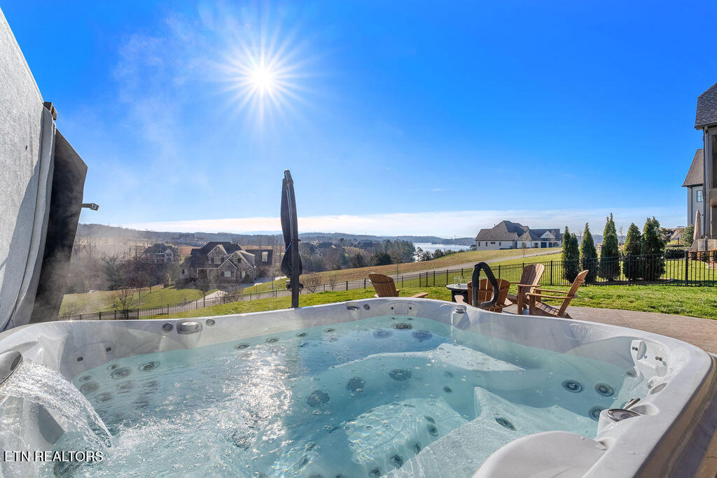 511 Commodore Drive Lenoir City, TN 37772 - Photo 47 of 60 Jacuzzi Hot Tub--Seats 7-8
