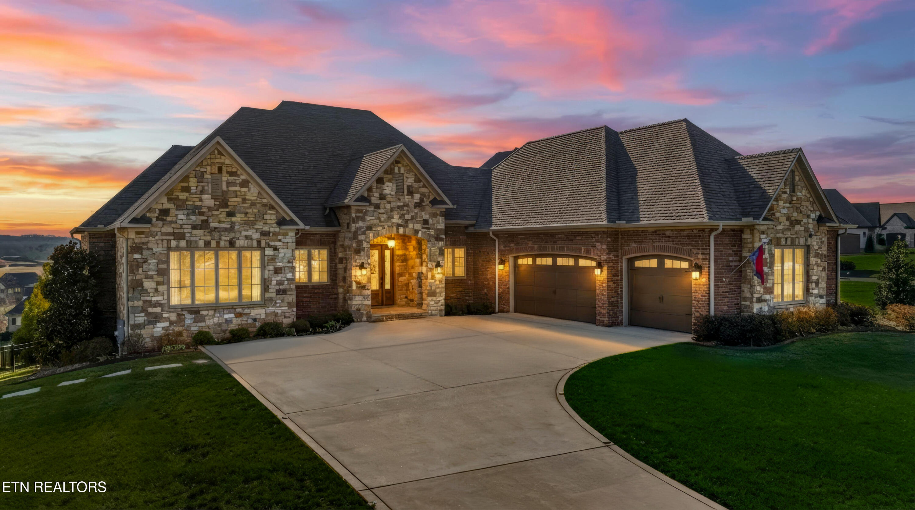 511 Commodore Drive Lenoir City, TN 37772 - Photo 7 of 60 Twilight Front