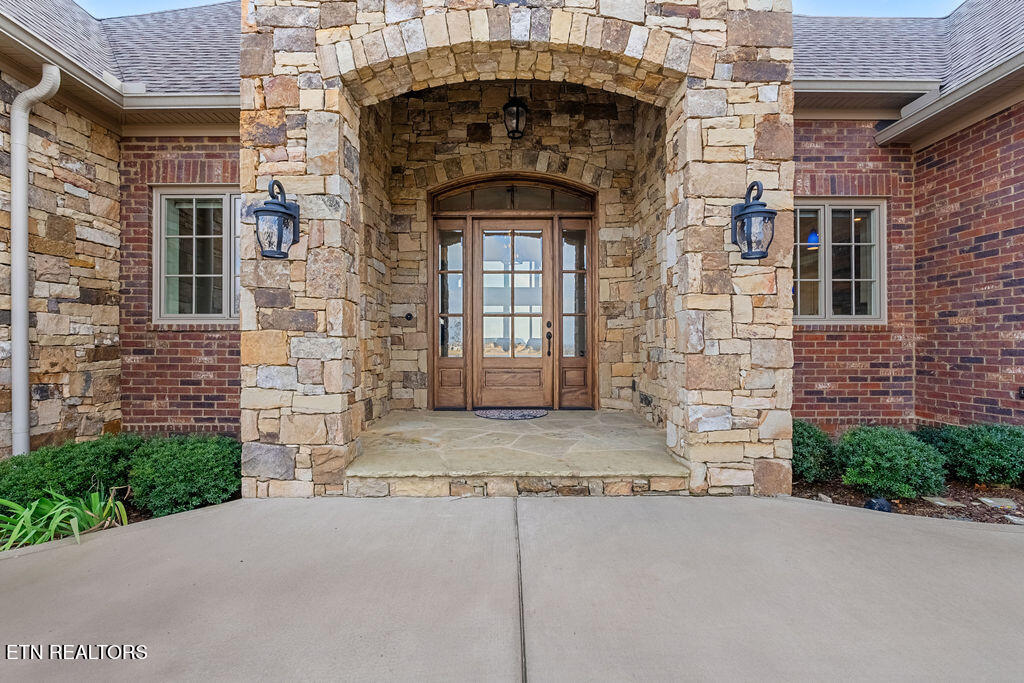 511 Commodore Drive Lenoir City, TN 37772 - Photo 9 of 60 Front Door
