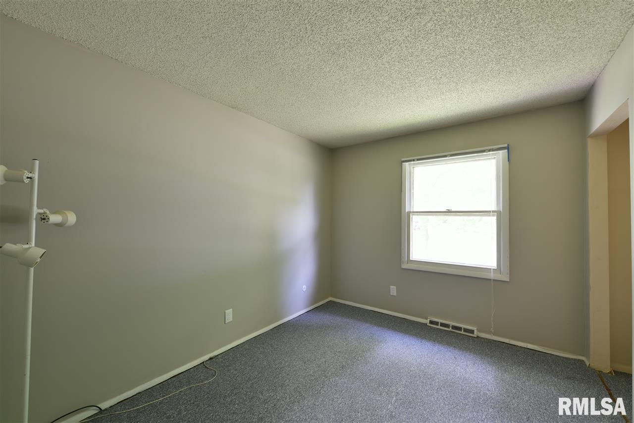 2916 Somerton Road Springfield, IL 62702 - Photo 12 of 34