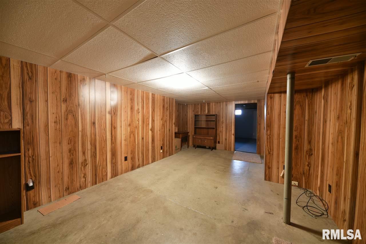 2916 Somerton Road Springfield, IL 62702 - Photo 23 of 34
