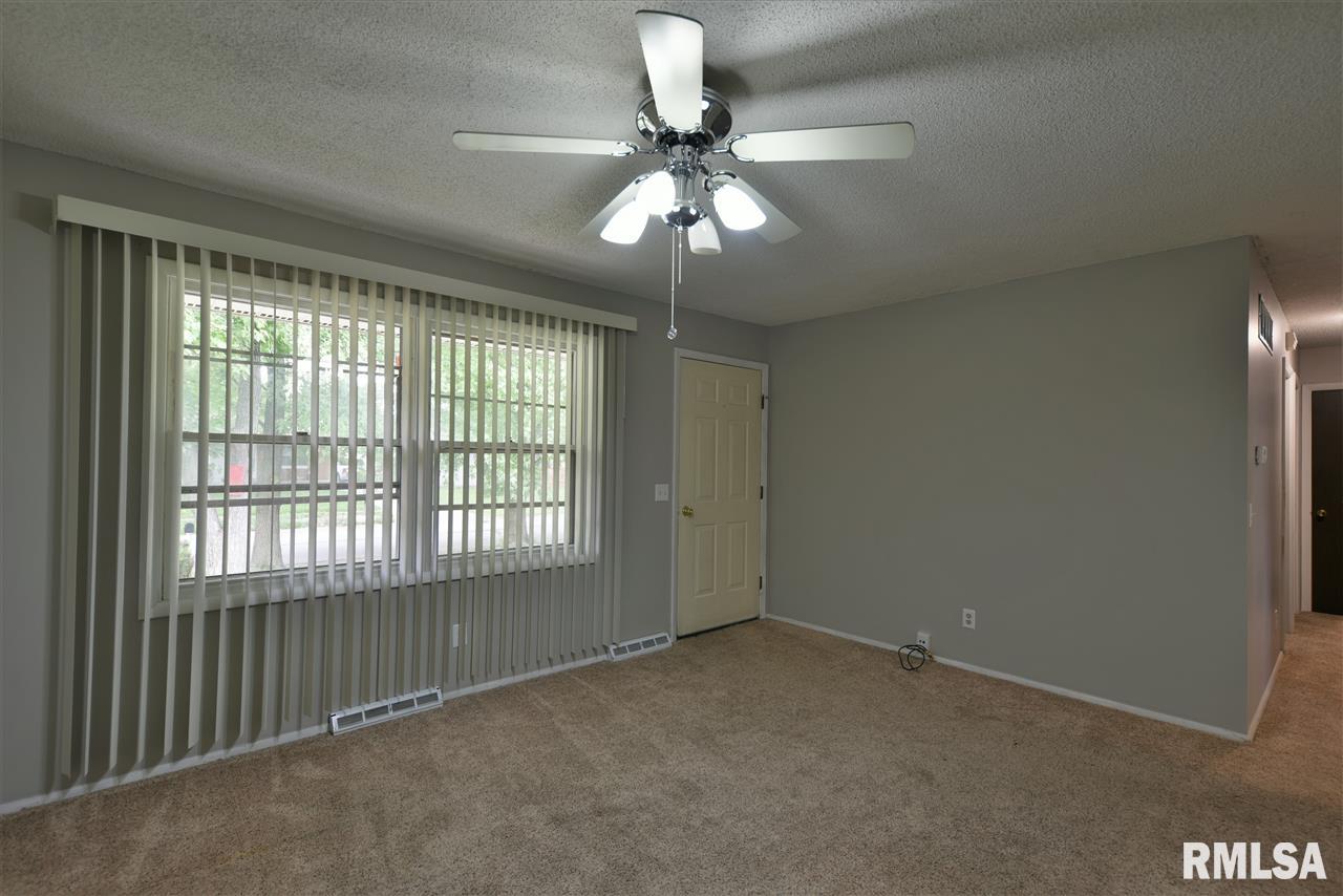 2916 Somerton Road Springfield, IL 62702 - Photo 3 of 34