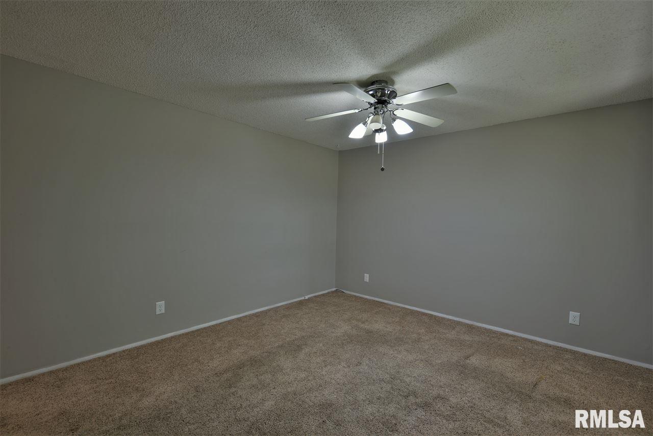 2916 Somerton Road Springfield, IL 62702 - Photo 4 of 34