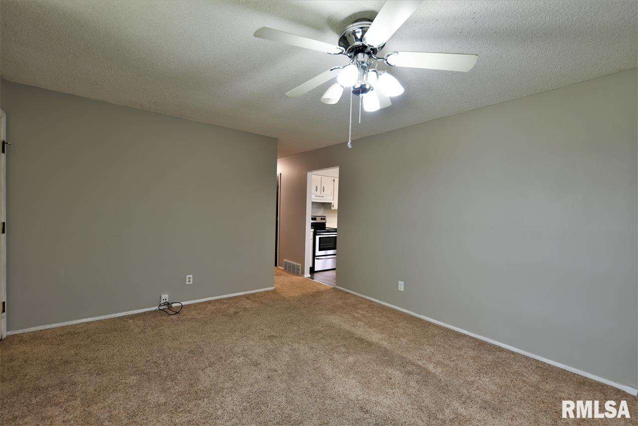 2916 Somerton Road Springfield, IL 62702 - Photo 5 of 34