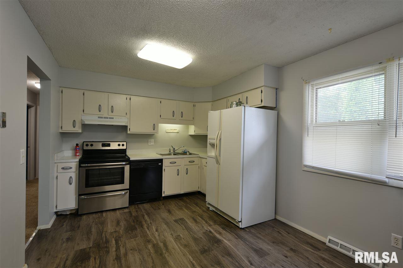 2916 Somerton Road Springfield, IL 62702 - Photo 7 of 34