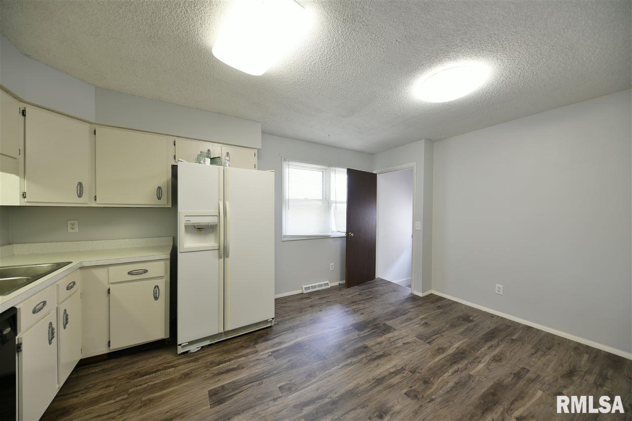 2916 Somerton Road Springfield, IL 62702 - Photo 8 of 34
