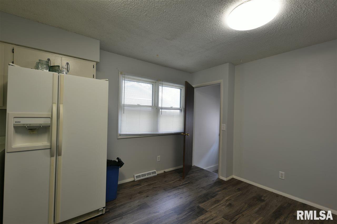 2916 Somerton Road Springfield, IL 62702 - Photo 9 of 34