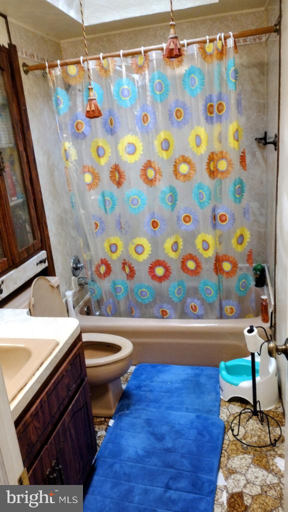 725 Bennington Road Folcroft, PA 19032 - Photo 8 of 14 Upstairs Bathroom