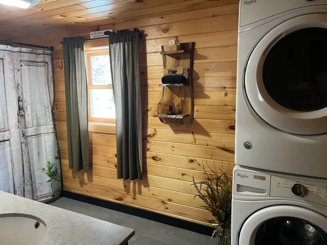 $444,000 | 33 Timberland Road, Pittsburg, NH 03592