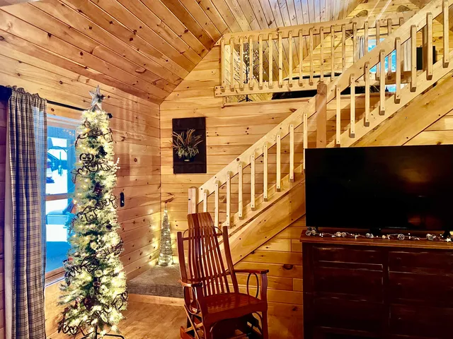 $444,000 | 33 Timberland Road, Pittsburg, NH 03592