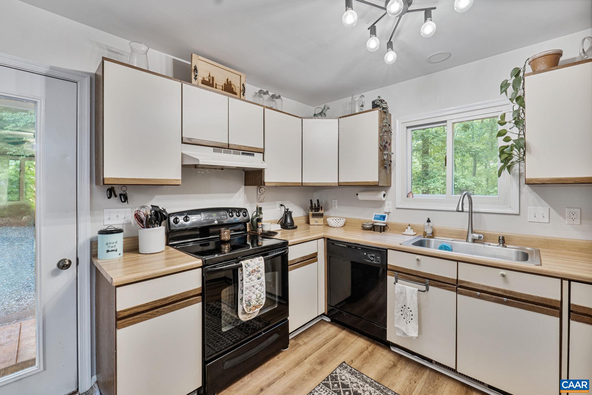 7 Sand Trap Terrace Palmyra, VA 22963 - Photo 16 of 27 a kitchen with a sink stove and cabinets